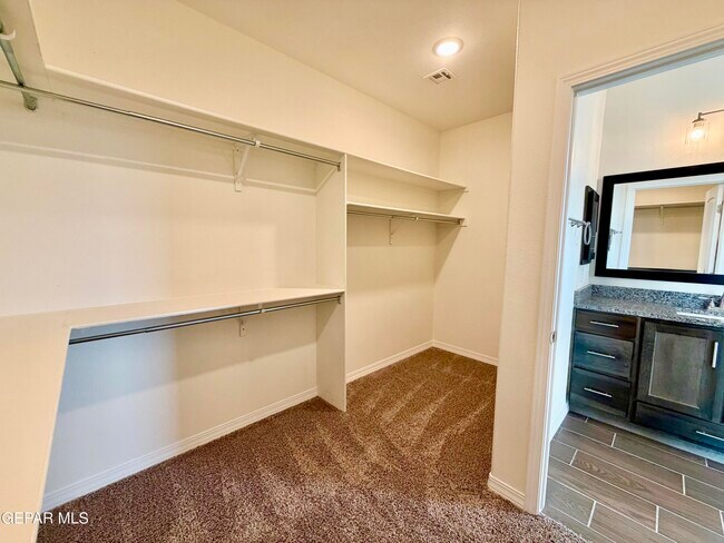 Building Photo - 122 Esther Trl