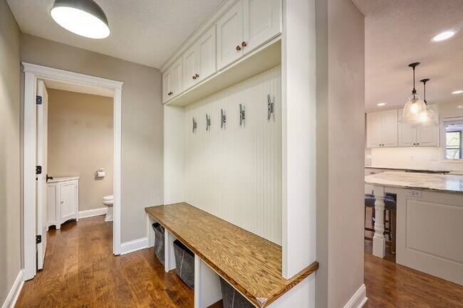 Building Photo - 1832 Essex Rd