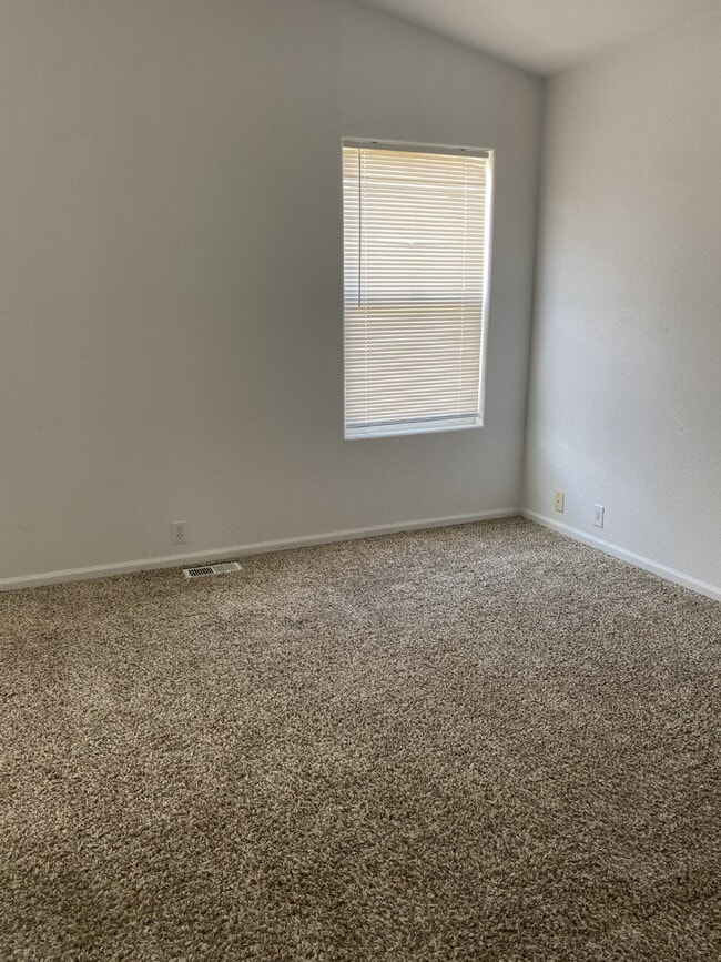 Building Photo - 3 bedroom - Brush Hollow