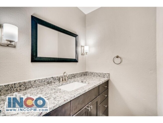 Building Photo - 1641 Ingalls St