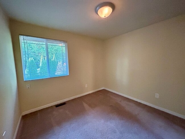 Building Photo - Kirkland Home