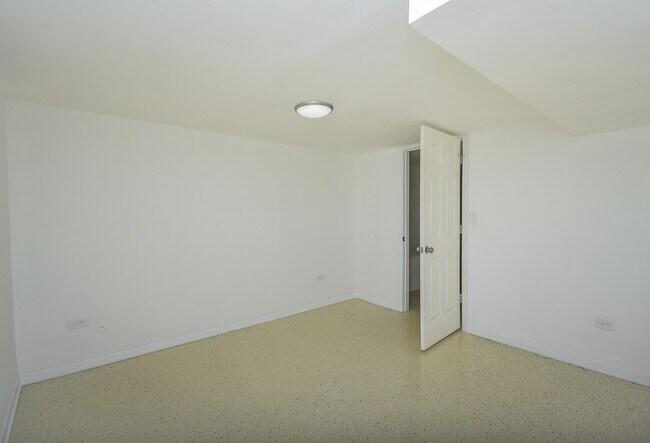 Building Photo - 2939 N Butrick St