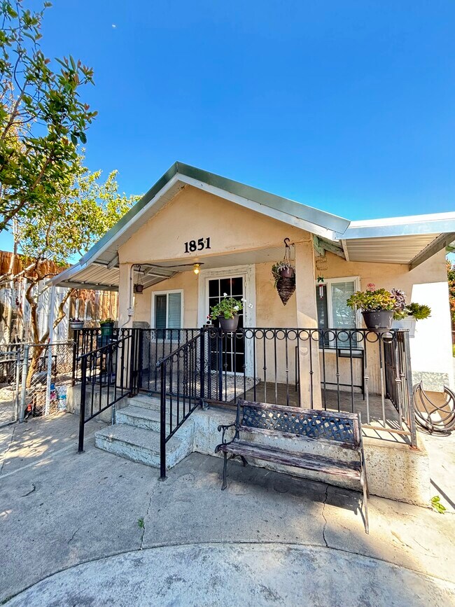 Building Photo - 1851 E 43rd St