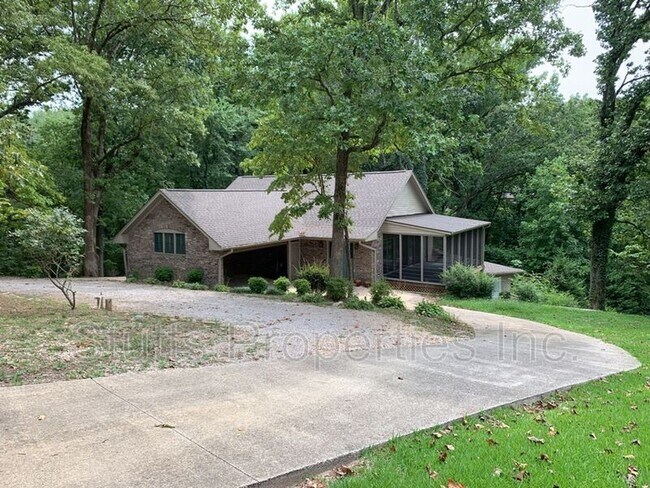Primary Photo - 65 Little Woods Rd