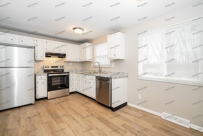 Building Photo - 2564 Weyburn Rd