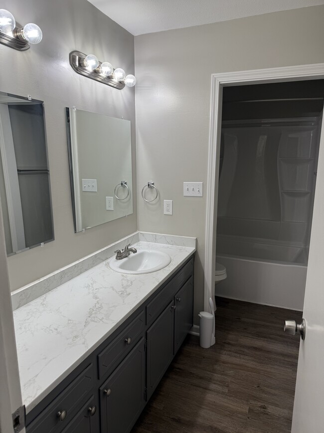 Bathroom 1 - 1010 Chemin Dr