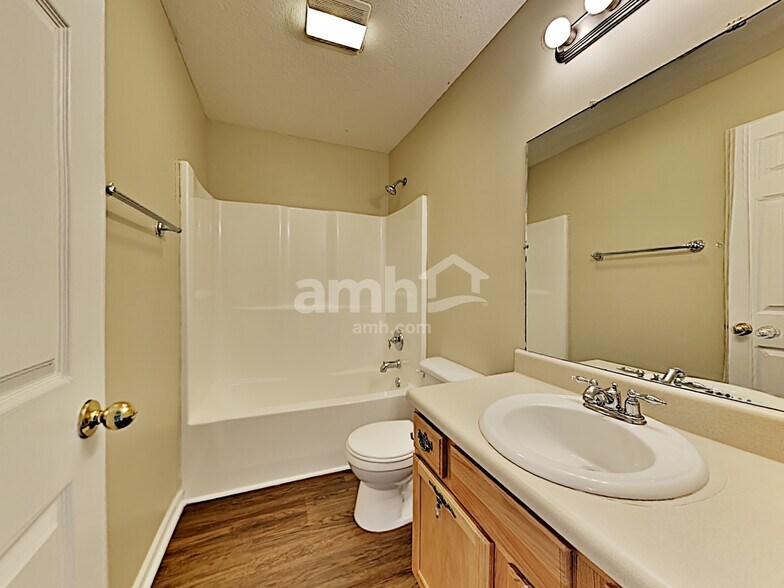 Building Photo - 4417 Oakbank Ln