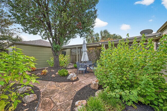 Building Photo - 1917 Trixie Ln