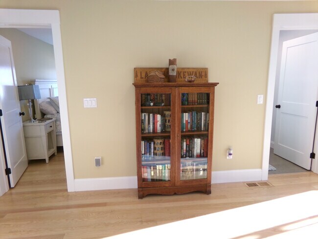 Building Photo - 8 Water St