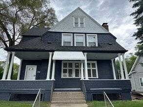 Building Photo - 1003 E Washington St