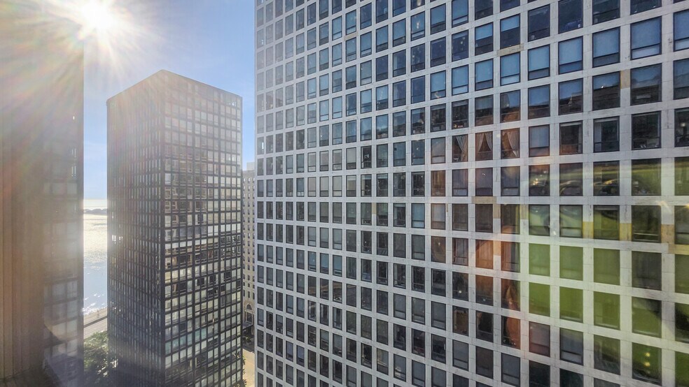Building Photo - 253 E Delaware Pl