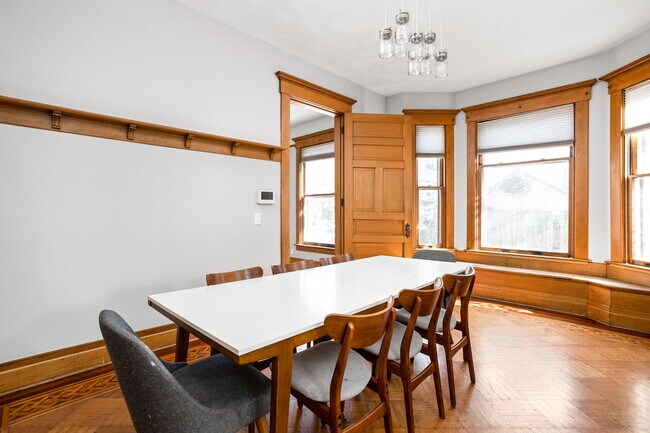 Building Photo - 319 E 13th St