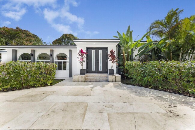 Primary Photo - 1651 SW 13th Ave