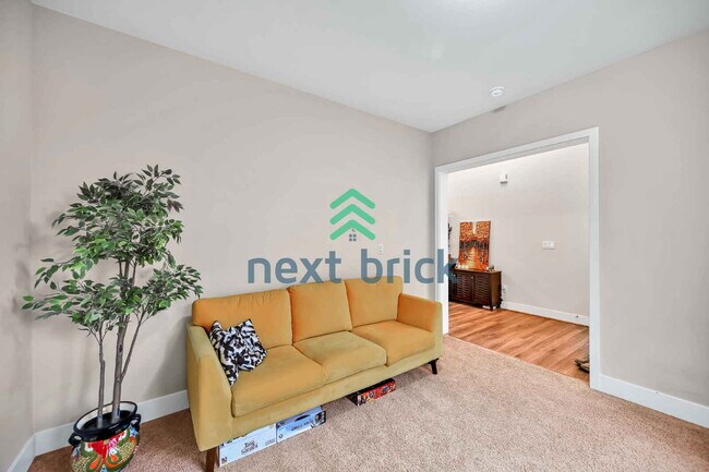 Building Photo - Stunning 4-Bedroom, 3-Bathroom East-Facing Cul-De-Sac Home in Laterra Estates