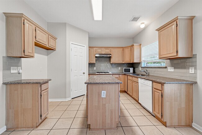 Building Photo - 4539 Springfield Lakes St