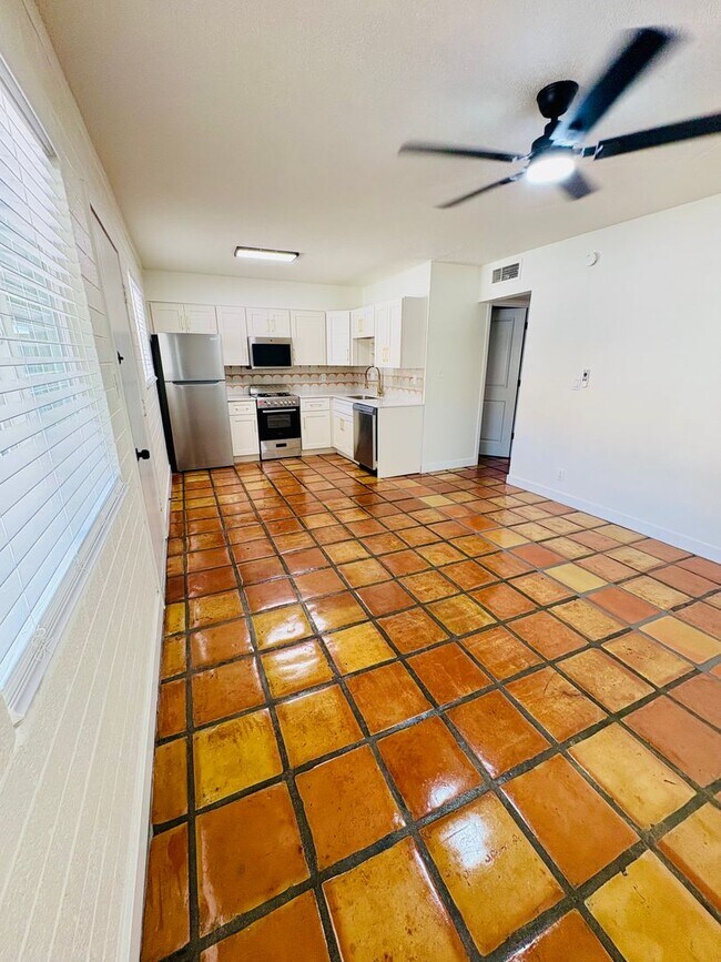 Building Photo - 817 S Melody Ln