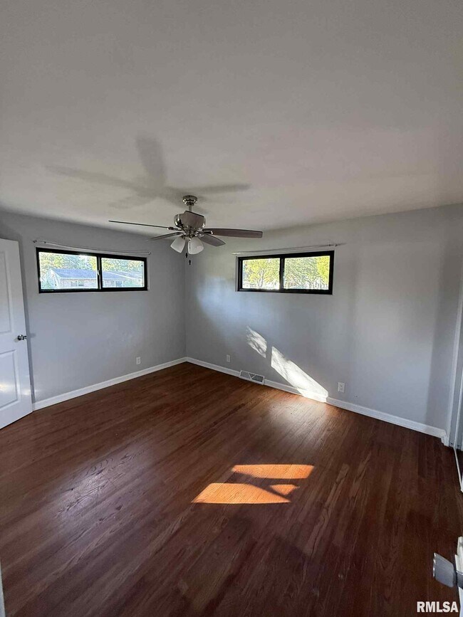 Building Photo - 3250 S 1st St