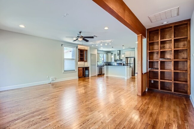 Building Photo - 1204 W St Johns Ave