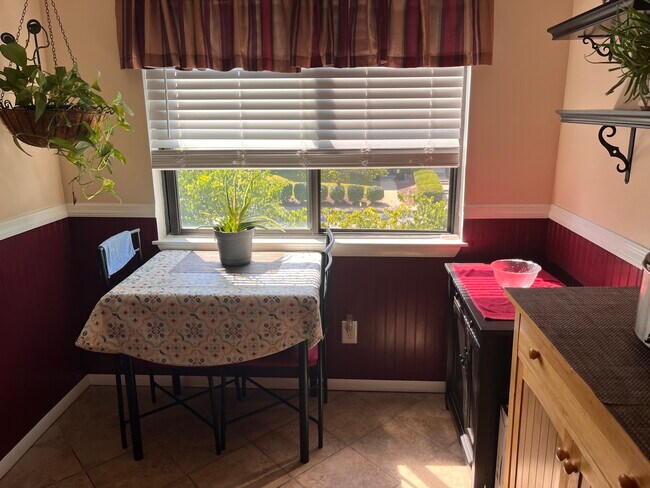 Kitchen - 4220 Crystal Ct