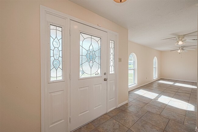 Building Photo - 830 Kenforest Dr