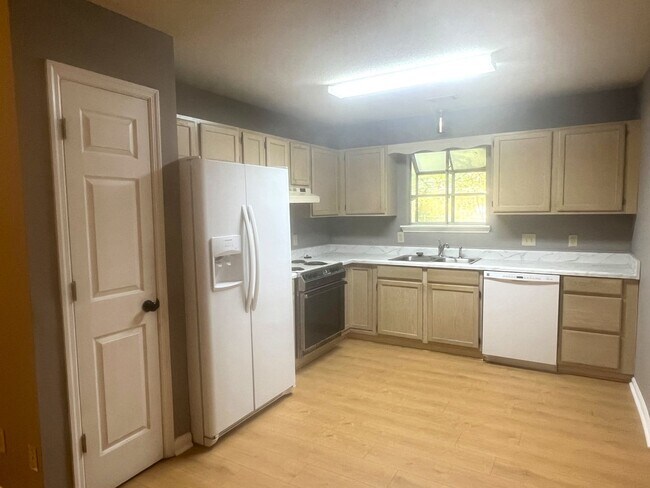 Building Photo - 113 Saddlehorn Dr