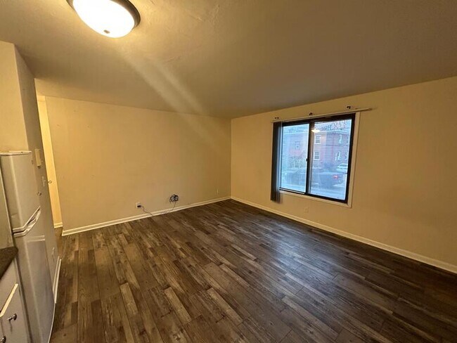 Building Photo - 134 E Johnson St