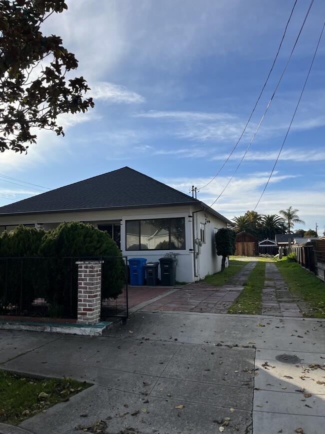 Primary Photo - 750 Powell St