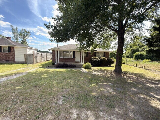 Building Photo - Updated 3BR Home Near USC + Solar Savings