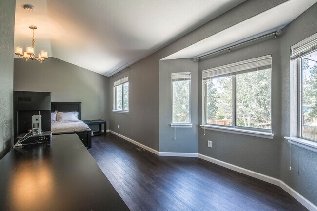Building Photo - Immaculate 4B/3B in Superior - Available July 5th