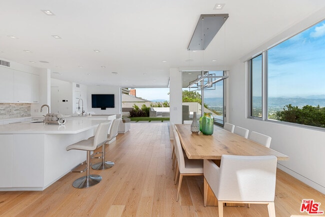 Building Photo - 3642 Beverly Ridge Dr