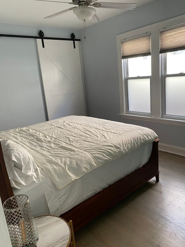 Building Photo - 5328 W Drummond Pl