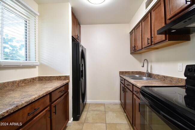 Building Photo - 4423 N 13th Pl