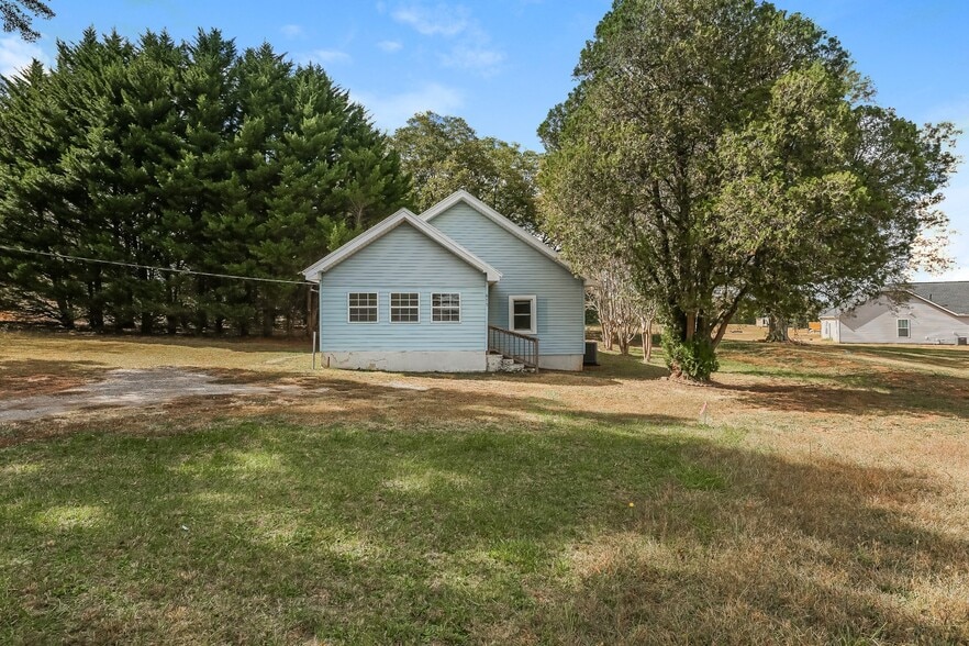 Building Photo - 675 Hammett Store Rd