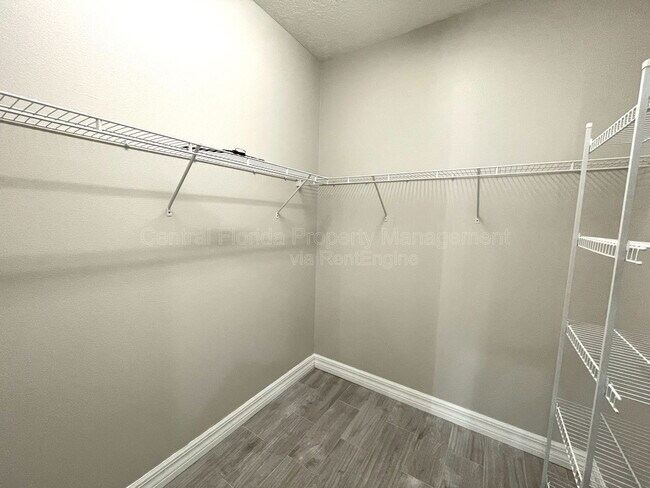 Building Photo - 4032 Meadowlark Dr