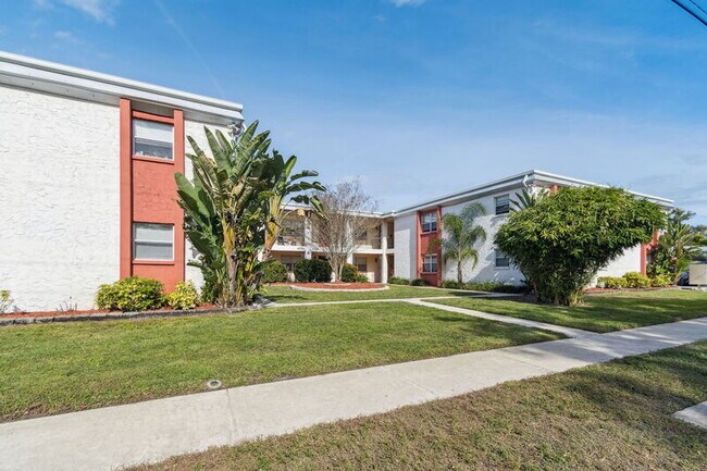 Building Photo - 4725 39th Ave N