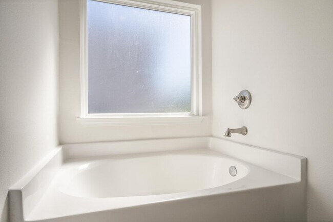 Building Photo - 4902 Kensington Ln