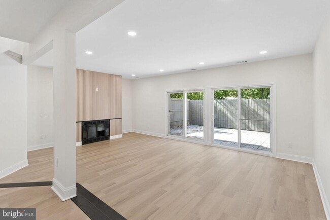 Building Photo - 911 Chanticleer