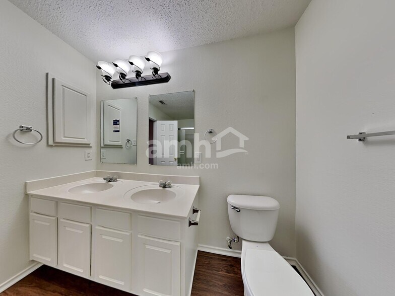 Building Photo - 13857 Sonterra Ranch Rd