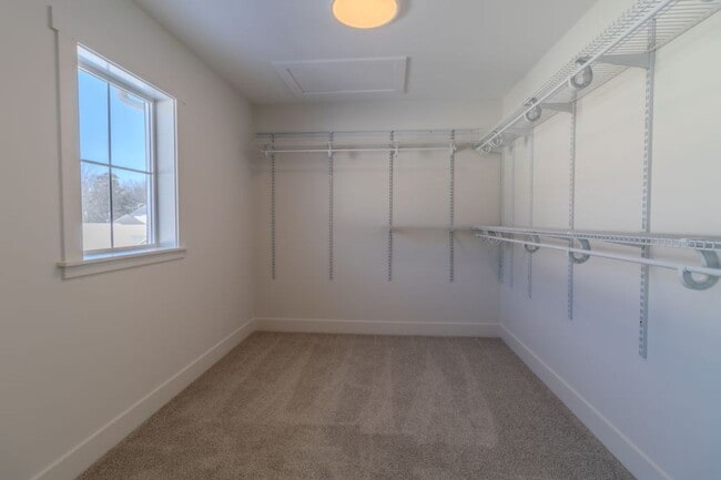 Building Photo - Premier Place and Premier Living!