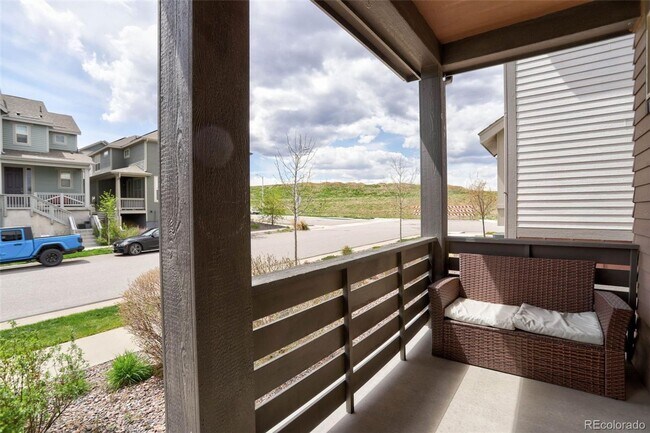 Building Photo - Lovely Newer 3 Bedroom Home