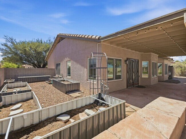 Building Photo - 8647 E Bullrider Pl