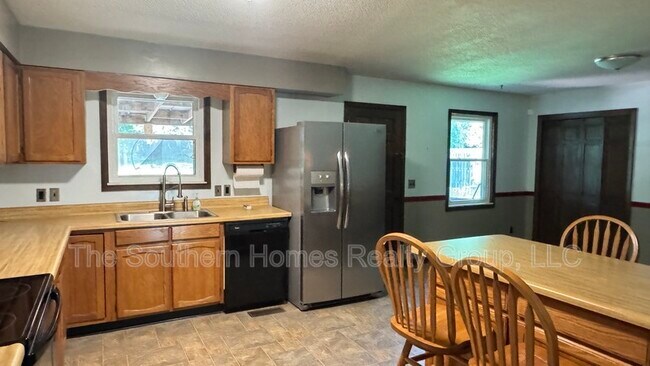 Building Photo - 1305 Ridgeway Cir