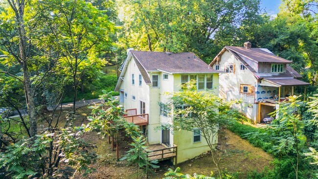 Building Photo - Beautifully updated House in Rivermont