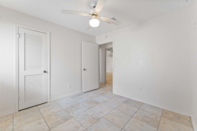 Building Photo - 9134 Gustine Ln