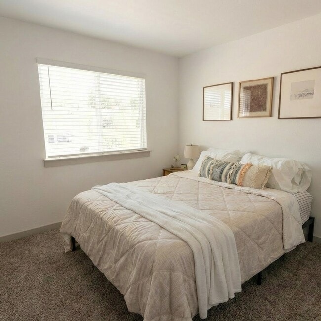 Building Photo - 12918 Wempe Wy