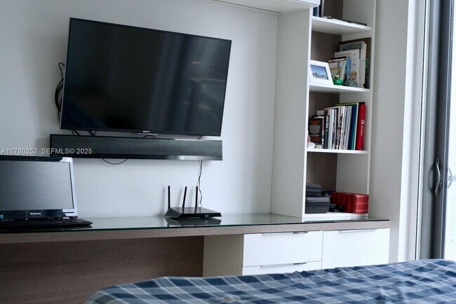 Building Photo - 68 SE 6th St