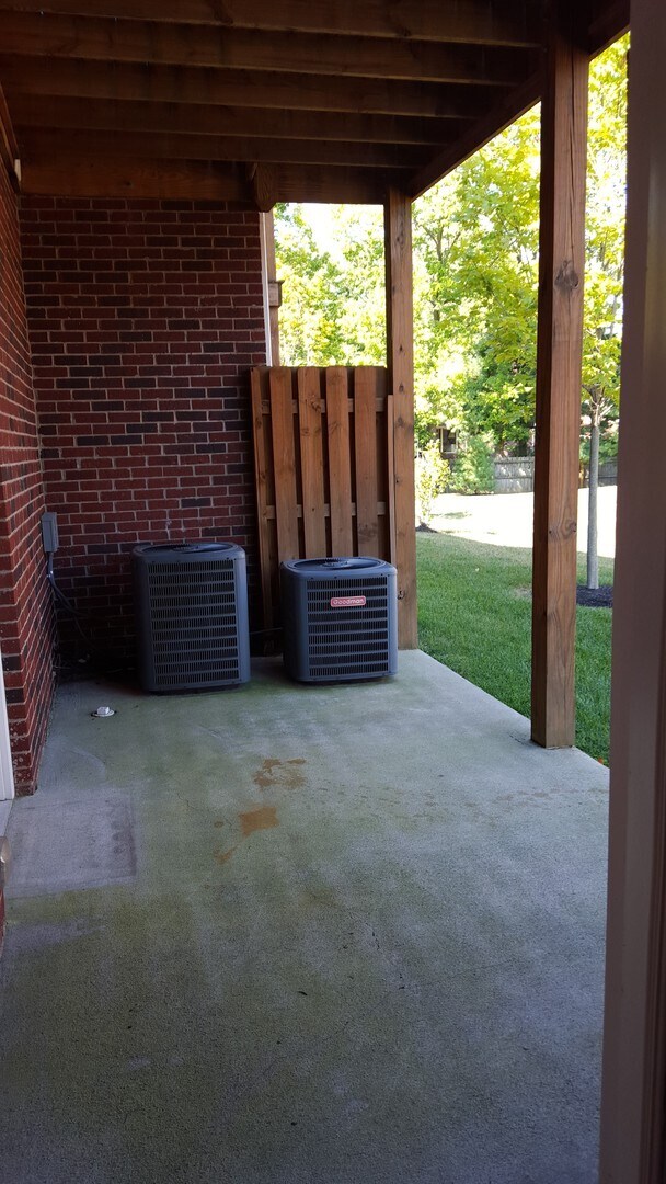 Building Photo - Beautiful 2 Bedroom Condo off of Shelbyvil...