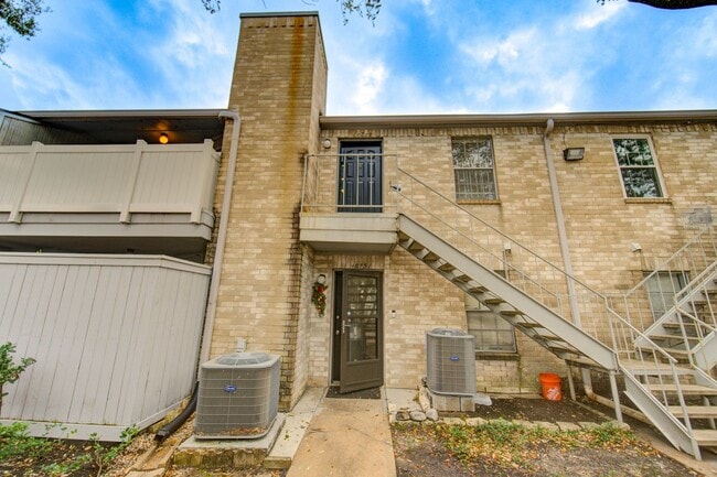 Building Photo - 10729 Braes Bend Dr