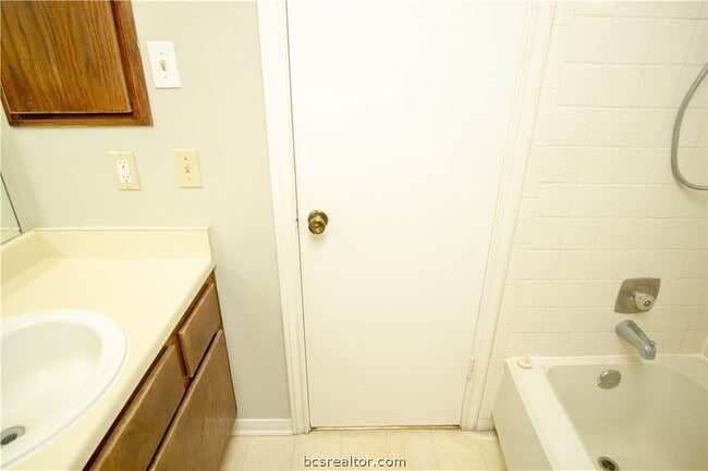 Building Photo - 1801 Woodsman Dr