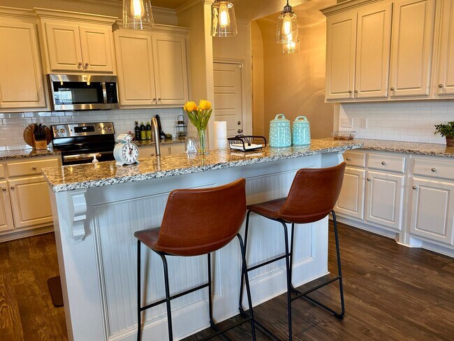 Building Photo - 3 Bed 2 Bath Mid Term Rental
